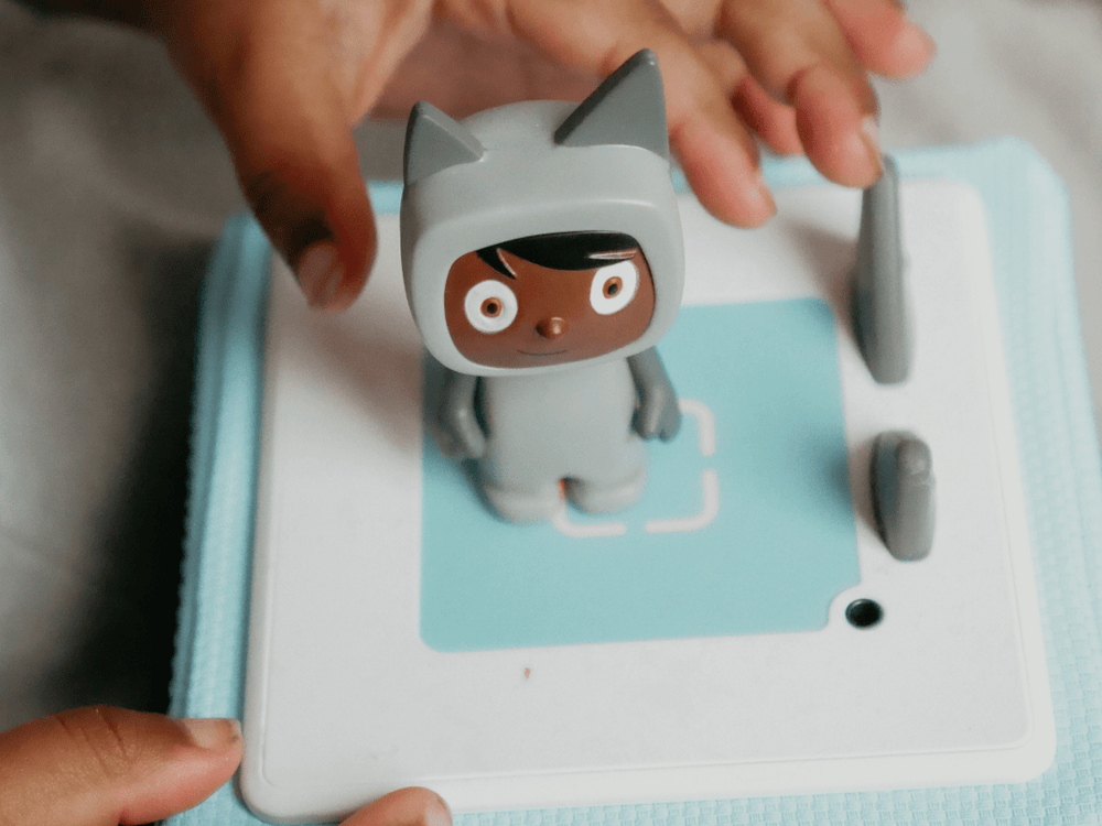 Gray with Dark Hue Creative-Tonie